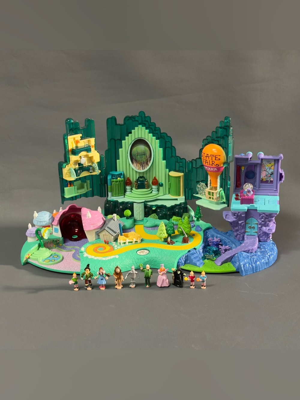 Polly Pocket Wizard of Oz Emerald City Playset Complete 10 Figures Lights Work